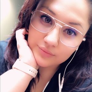 Meet your Posher, Cynthia